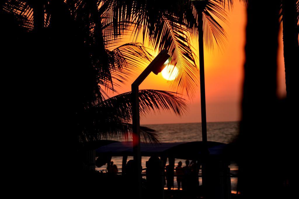 Playa Almendro Resort Tonsupa Bagian luar foto