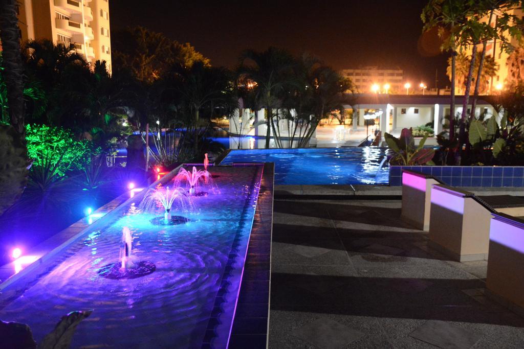 Playa Almendro Resort Tonsupa Bagian luar foto