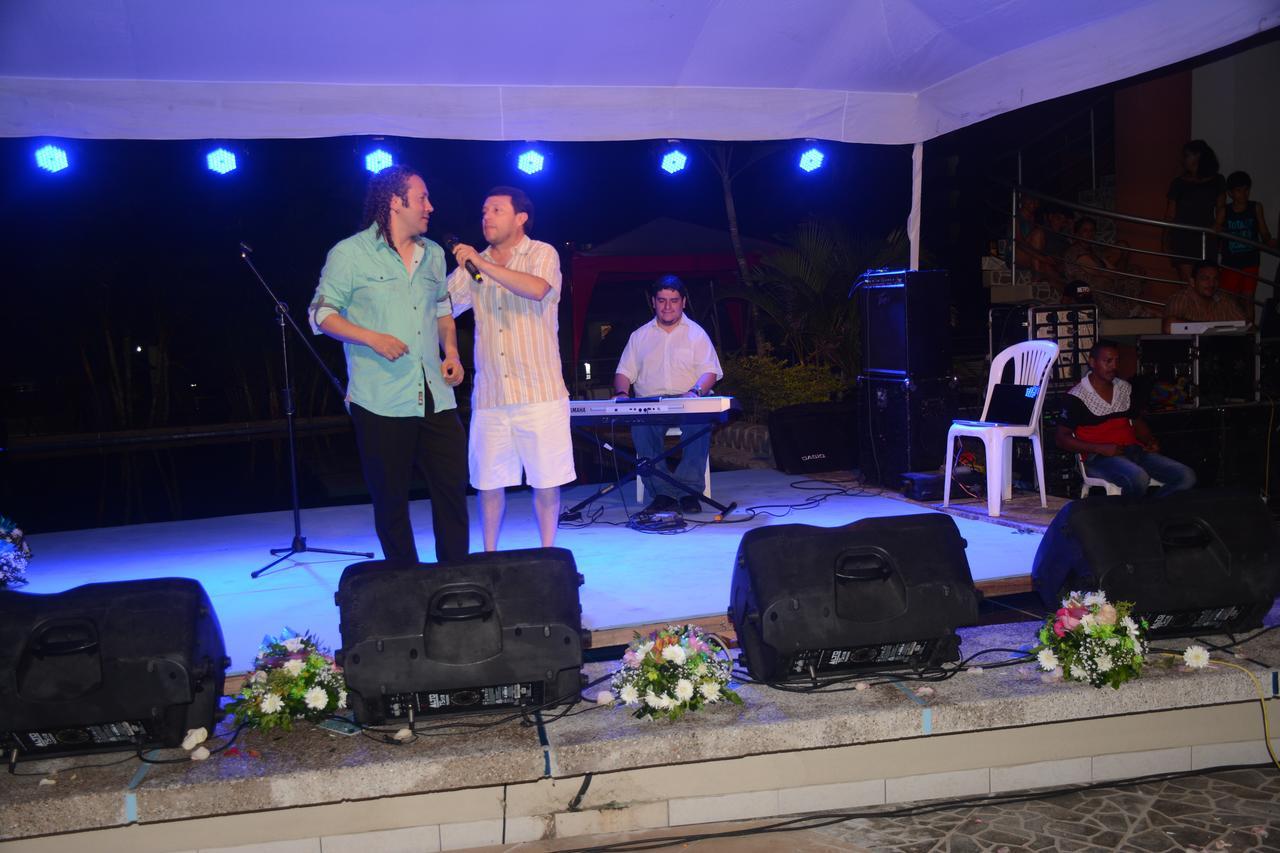 Playa Almendro Resort Tonsupa Bagian luar foto